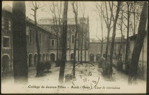 Auch (Gers)  -  Collège de Jeunes Filles, Cour de récréation