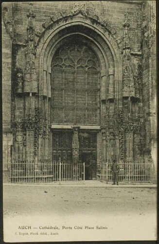 Auch  -  Cathédrale, Porte côté Place Salinis