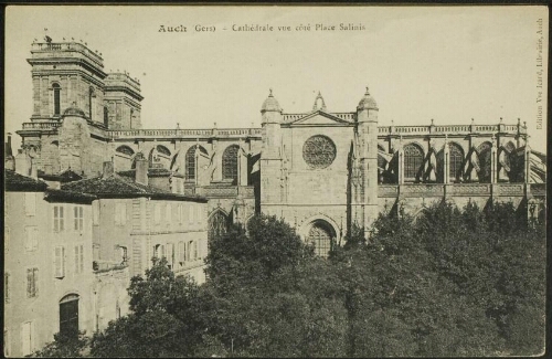 Auch  (Gers)  -  Cathédrale, vue côté Place Salinis
