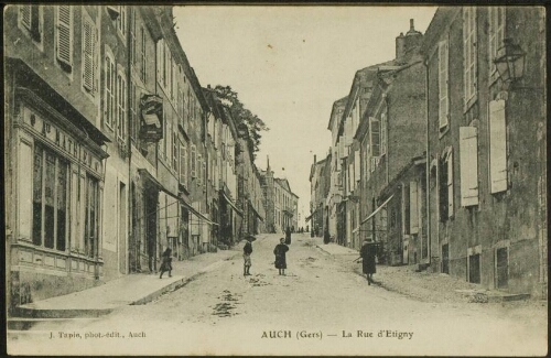 Auch (Gers)  -  La Rue d'Etigny