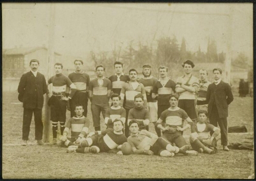 [ Auch - F.C.A . Equipe 3  championne des Pyrénées 1908-1909]