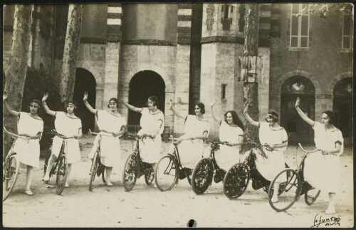 [(Filles cyclistes  -  Sadi-Carnot  - 1922]