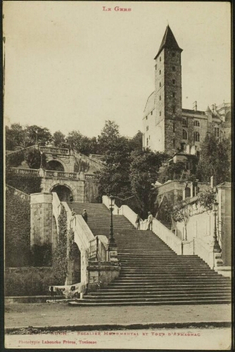Le Gers  -  Auch  -  Escalier Monumental et Tour d'Armagnac