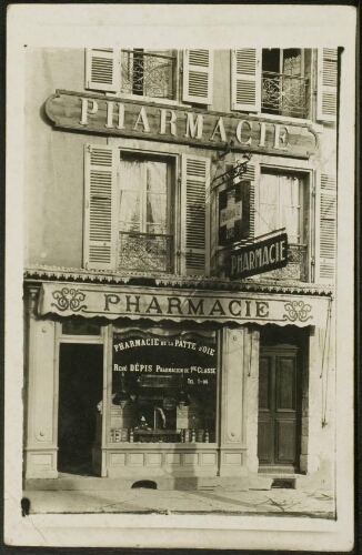 [ Auch : Pharmacie de la Patte d'Oie  -  René Dépis, pharmacien de 1ère classe]