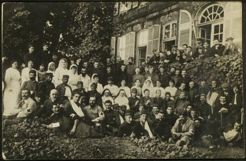 [Auch  -  Hôtel-Dieu - Groupe de blessés et d'infirmières - 1914-1918]]