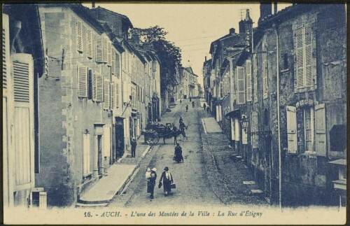 Auch  -  L'une des  Montées de la Ville :  La Rue d'Etigny