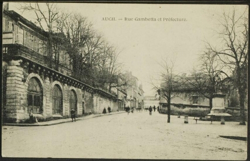 Auch  -  Rue Gambetta et Préfecture