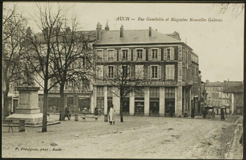 Auch  -  Rue Gambetta et Magasins Nouvelles Galeries