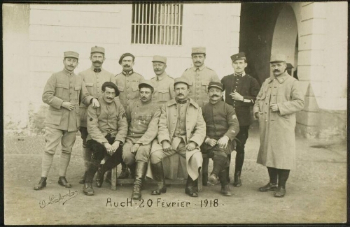 [Auch  -  20 Février 1918.  Groupe de soldats)]